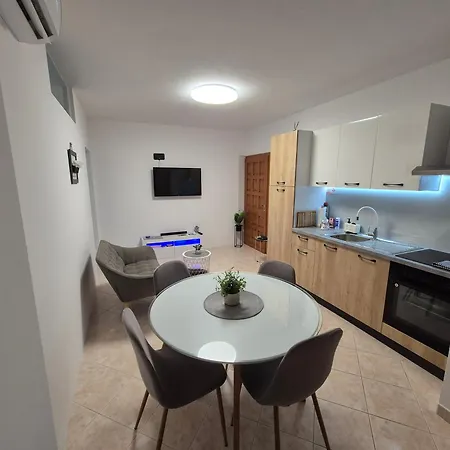 Natali Apartment *
